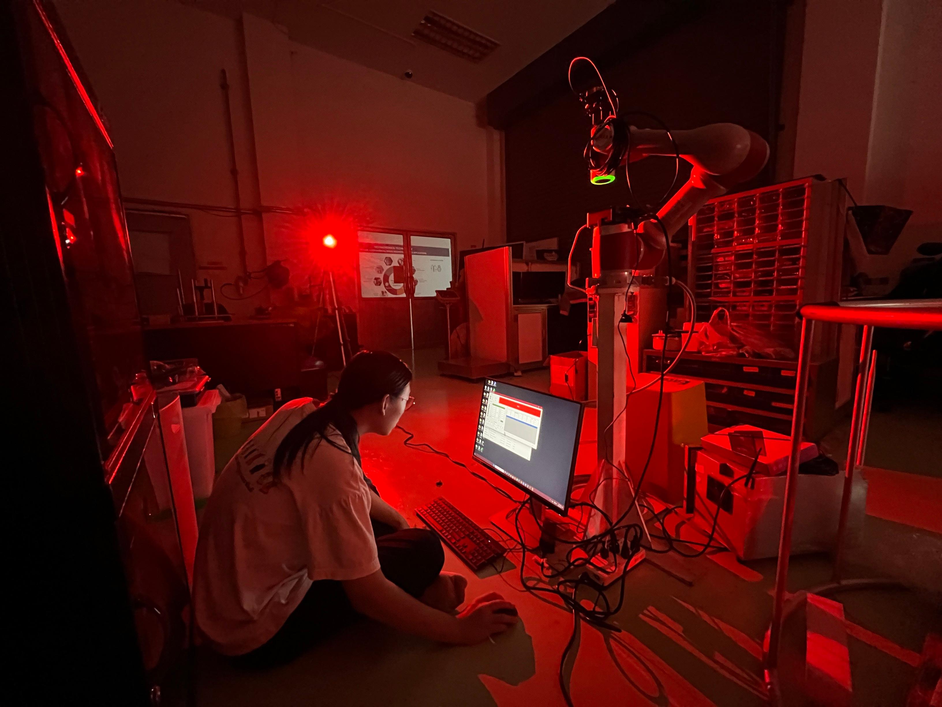 CMOS-Digital Sun Sensor for Spacecraft Attitude Determination 