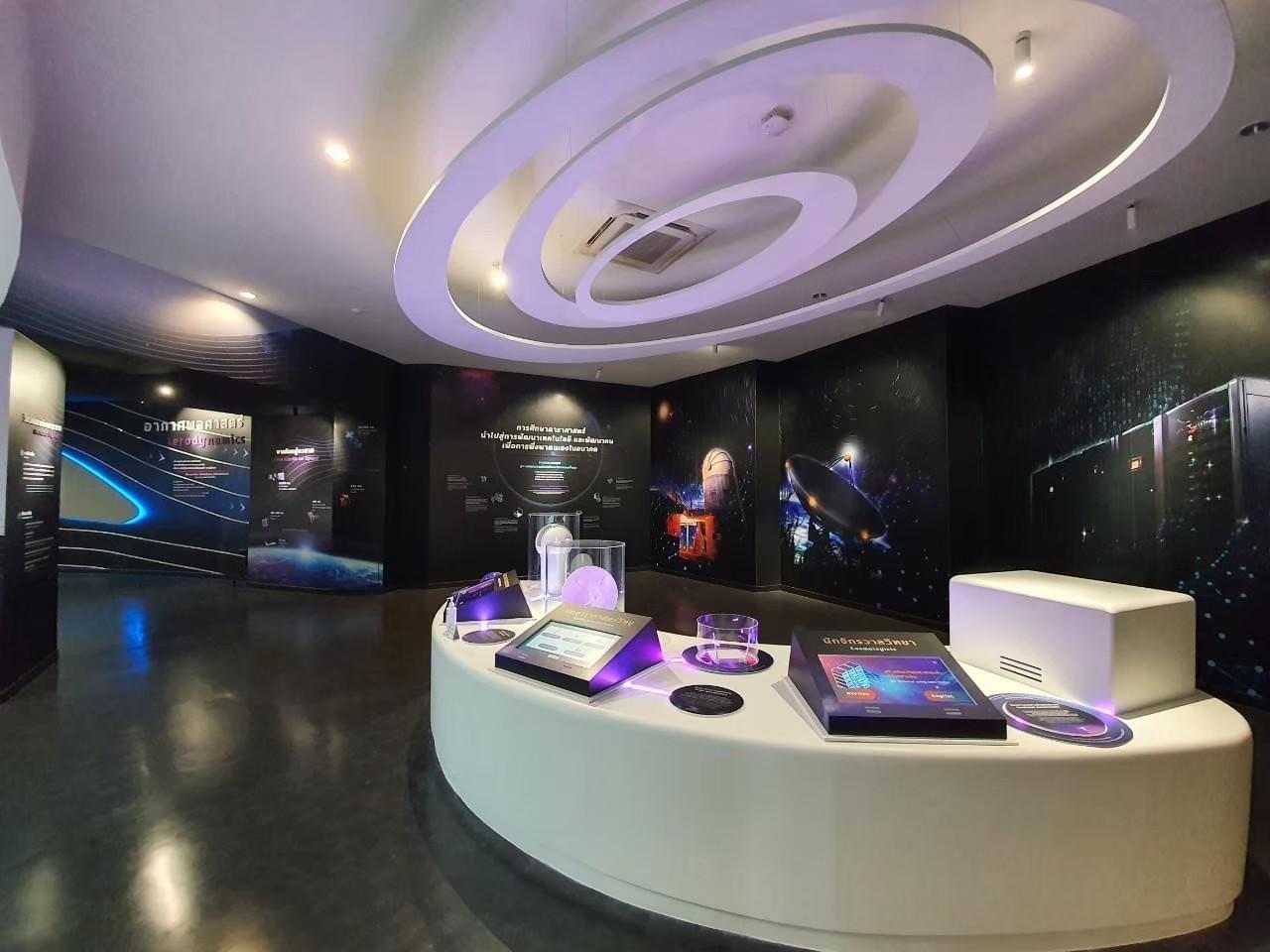 image-showcase