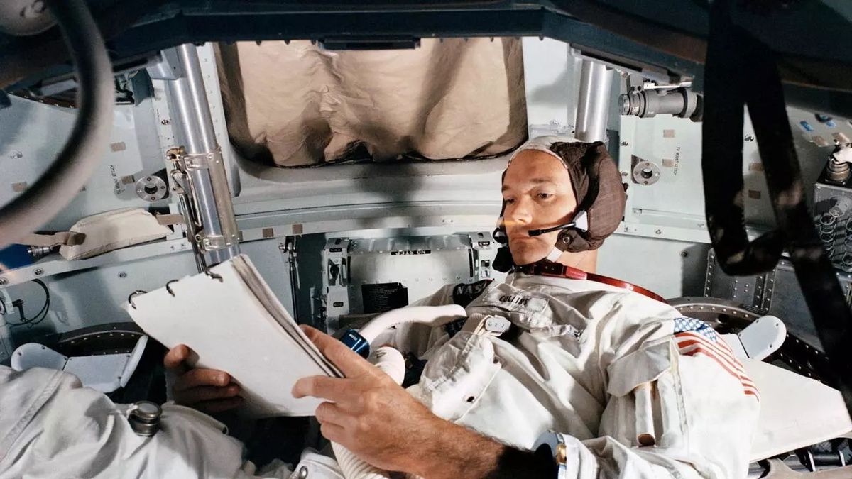 ไมเคิล คอลลินส์ นักบินอวกาศในภารกิจอะพอลโล 11 เสียชีวิตด้วยวัย 90 ปี