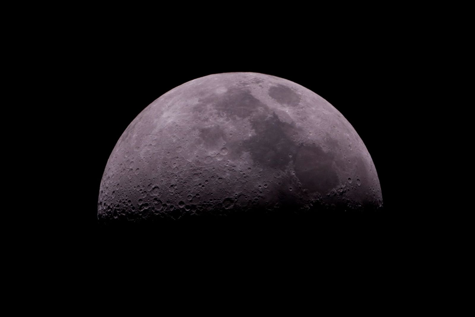 เลือกจุดโฟกัสอย่างไร เมื่อต้องการถ่ายภาพดวงจันทร์ให้ได้ภาพสวย